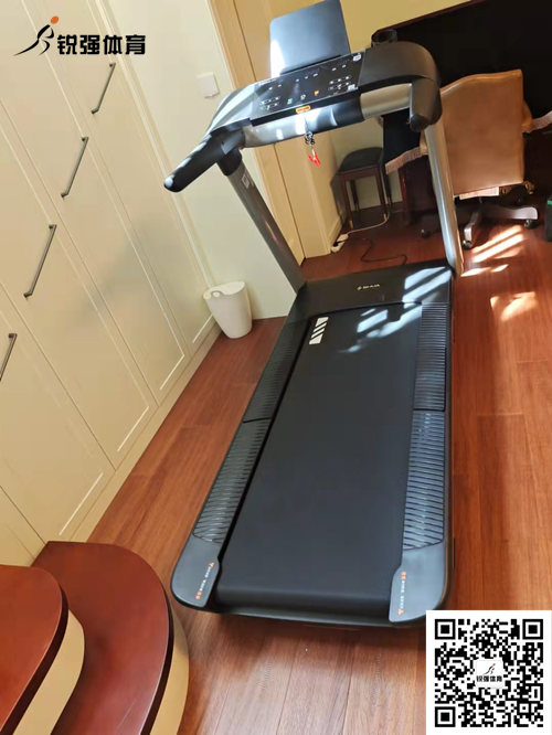 快盈VIII济南省体旗舰店客户-跑步机T6700-T3